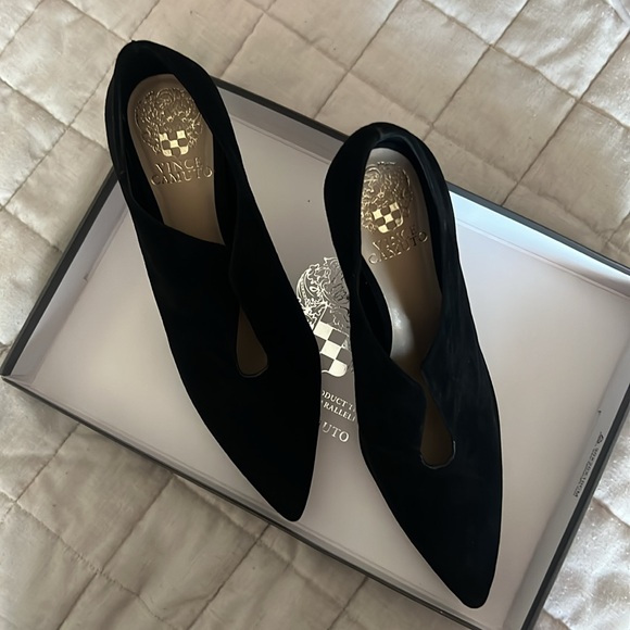 VINCE CAMUTO heels size 36.5 fit like a 7. - Picture 2 of 5